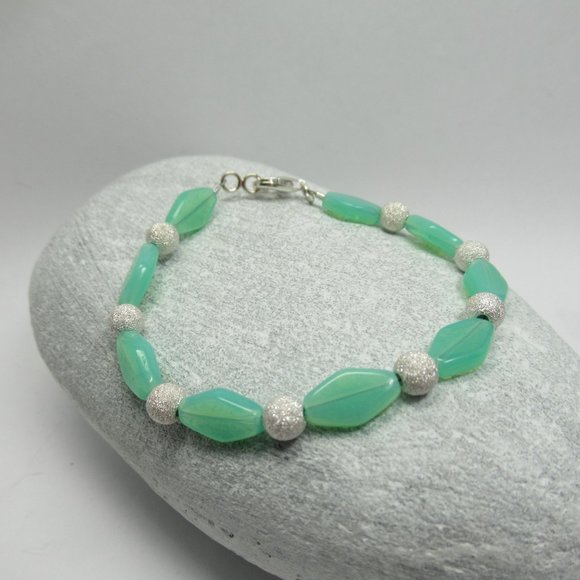 Vintage Uranium glass and Stardust sparkle sterling bead bracelet - Picture 2 of 15